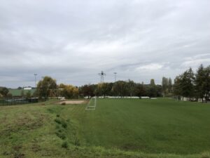 Trainingsplatz und Volleyballfeld